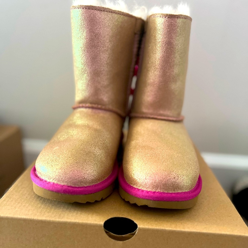 Kids pink Ugg boots!!!! Like brand new!!